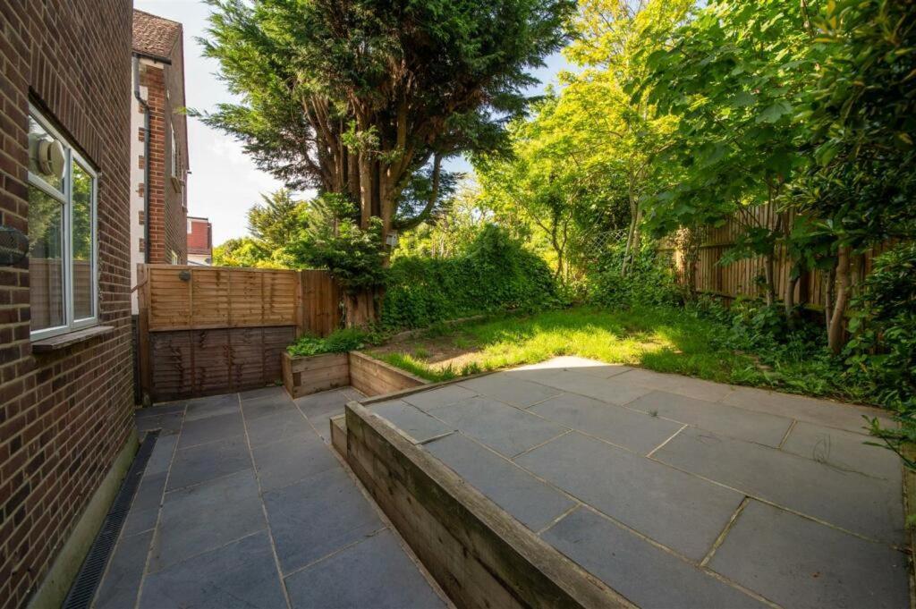 Vibrant & Stylish Mill Hill East Pad Apartment Hendon Exterior photo
